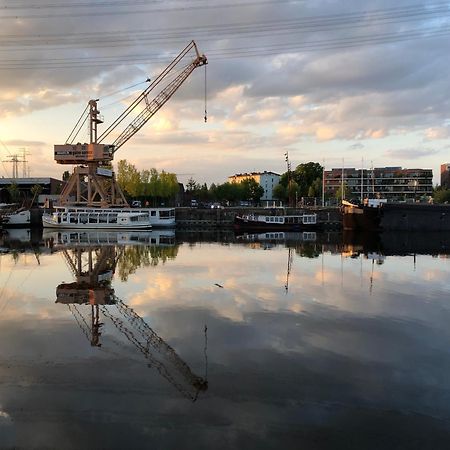 Schiffshotel "Schlafen Im Hafen" Hamburg Exterior photo
